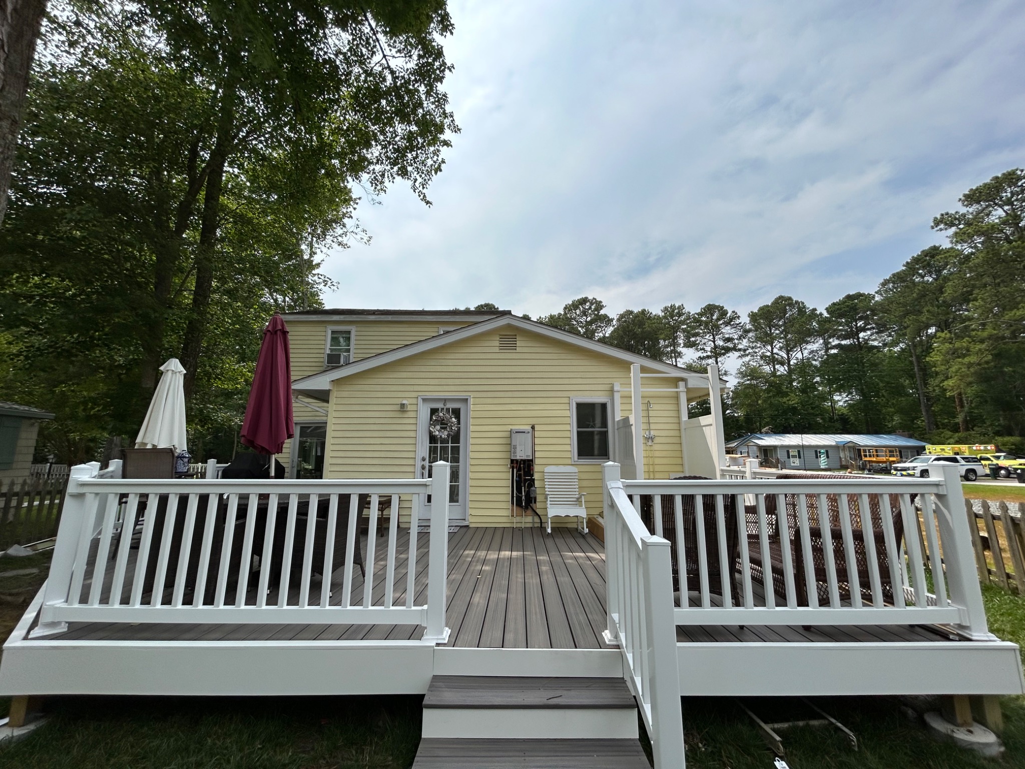 Wide deck with railings